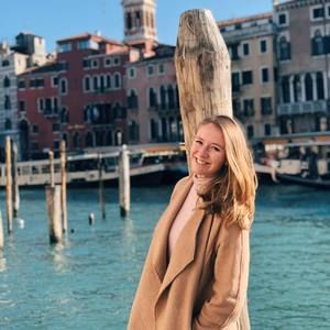 Meet your Posher, Abby